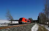 Lalelu, und der Mond schaut zu..... Zwei Züge pro Stunde rollern noch zwischen Münchberg und Neuenmarkt Wirsberg, wenn nicht mal ein Gz eingelegt ist oder sowas. Hier nahe des nördlichen Einfahrvorsignals von Stammbach ist der Walfisch BR 641 wirklich nicht schnell und dürfte die Fahrgäste wirklich schön schlummern lassen.....

Mir gefällt das Bild insbesondere wegen dem Mond. Man glaubt dort zu sein, wo sich Fuchs und Hase gute Nacht sagen. Dass 150 m weiter rechts ein Weiler mit einigen Häusern ist, kann man ja hier nicht sehen.....