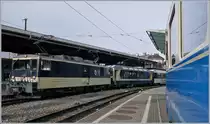 Die MOB, fast wie in alten Zeiten, besonderes da sich der in die Urspurngsfarben zurückversetzen Panoramawagen im MOB-Blau des ABDe 8/8 4401 sanft spiegelt.
Die MOB GDe 4/4 6004  Interlaken  wartet mit ihrem IR 2122 MOB Panoramic auf die Abfahrt Richtung Zweisimmen. 
29. Dez. 2017