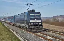 185 565-9 von MRCE ist am 07.02.2018 bei Würzburg in Richtung Süden unterwegs.