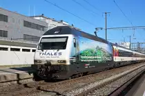 Umleitung der Flughafenlinie: SBB Werbelok Re 460 005-2  Thales  durchfährt am 4. März 2018 mit Umleiter IR 37 30274 von St. Gallen via Winterthur  non Stop  nach Zürich HB den Bahnhof Wallisellen. 

Normalerweise verkehren die IR 37 über die Flughafenlinie mit Halt im Flughafen Zürich, doch wegen Bauarbeiten im Bahnhof Bassersdorf war der Bahnverkehr nur beschränkt befahrbar. Deshalb fielen die IR 75 (Konstanz - Zürich HB) und die S24 zwischen Zürich HB/Zürich Oerlikon und Winterthur aus. Deshalb wurden die IR 37 und die EC (Zürich HB - München Hbf) von Zürich Oerlikon via Wallisellen und Dietlikon nach Winterthur umgeleitet und hielten nicht im Bahnhof Zürich Flughafen. Darum auch der  non-Stop  von Zürich nach Winterthur.