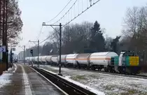 275 632 von Captrain fährt mit einem Gaszug aus Geleen-Lutterade(NL) nach Sloe(NL) und fährt in Richtung Sittard(NL).
Aufgenommen in Geleen-Lutterade(NL). 
Bei Sonne und Schnee am Kalten Mittag vom 3.3.2018.