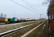 275 632 von Captrain  kommt mit einem Gaszug aus Sloe(NL) nach Geleen-Lutterade(NL) und fährt in Geleen-Lutterade(NL) ein. 
Aufgenommen in Geleen-Lutterade(NL).
Bei Sonnenschein und Schnee am Kalten Nachmittag vom 3.3.2018.