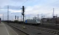 186 297-8 von Railpool  fährt mit einem Kesselzug aus Antwerpen-BASF(B) nach  Ludwigshafen-BASF(D) bei der Ausfahrt aus Aachen-West und fährt in Richtung Aachen-Schanz,Aachen-Hbf,Aachen-Rothe-Erde,Stolberg-Hbf(Rheinland)Eschweiler-Hbf,Langerwehe,Düren,Merzenich,Buir,Horrem,Kerpen-Köln-Ehrenfeld,Köln-West,Köln-Süd. Aufgenommen vom Bahnsteig in Aachen-West.
Bei Wolken am Morgen vom 7.3.2018.