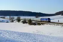 Seit November 2017 setzt die Länderbahn aufgrund von Fahrzeugmangel drei ER 20 von Bacon Rail ein. Vor den Alex-Zügen im Allgäu ergibt sich somit eine erfreuliche Abwechslung bei der Bespannung. Am 25. Februar 2018 konnte ich bei Kottgeisering die blaue ER 20-001 mit dem ALX 84141 / 84161 nach München HBF ablichten.