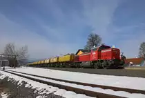 Strahlend geht's in den März. 
Von einem Tag auf den anderen hatten die Minusgrade bei uns zu Lande ein Ende ,.... 

Am 10.03.2018 wartet DH 1700.1 die Zugbegegnung im Bahnhof Groß Sankt Florian ab.