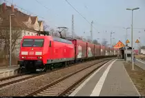 Wie aus dem Ei gepellt präsentiert sich die 1999 erbaute 145 018-8 DB mit dem Anzeiger  Sonderfahrt .
Am Haken hat sie einen Gz, mit dem sie den Bahnhof Angersdorf auf der Bahnstrecke Halle–Hann. Münden (KBS 590) Richtung Sangerhausen durchfährt. [8.2.2018 | 14:35 Uhr]
Die Lok hat Lothar Stöckmann auch bereits aufnehmen können:
http://www.bahnbilder.de/bild/deutschland~e-loks~br-145/1068865/1999-gebaut-und-uebergeben-an-die.html