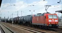 185 018-9 mit Kesselwagenzug am 09.03.18 Bf. Flughafen Berlin-Schönefeld.