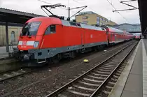 182 010 steht am 11.3.2018 mit dem RE1 (RE93014) von Potsdam Hauptbahnhof nach Brandenburg Hauptbahnhof im Startbahnhof bereit.