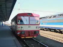 810 548-8 steht am 22. Februar 2018 in Cheb Abfahrt bereit.