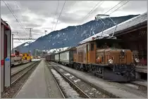 Ge 6/6 I 414 mit Valserwasserzug in Ilanz. (09.03.2018)