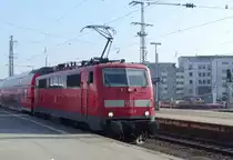DB 111 123-6 bei der Bereitstellung des RE 4859 nach München Hbf, am 21.02.2018 in Nürnberg Hbf.