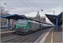 Ein FRETchen genaurer die BB 37 041 fährt mit einem Ganzzug voller neuer Peugeot Lieferwagen durch Colmar.
13. März 2018