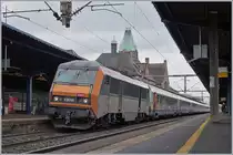 Immer wieder eindrücklich sind die 200 km/h schnellen TER 200, die zwischen Strasbourg und Basel verkehren. Das Bild zeigt die SNCF BB 26 141 (Sybic) welche mit ihrem TER 200 96214 in Colmar einen kurzen Halt einlegt.
Obwohl das schöne Empfangsgebäude in Colmar an ein Schottisches Schloss erinnert, wurde es nach angepassten Plänen des Bahnhofs von Danzig gebaut und 1907 eingeweiht. 
13. März 2018