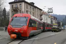 Appenzeller Bahnen.
SGA/AB: Gemeinsamer Abschied von der alten Appenzeller Bahn anlässlich des Mini Bahnbildtreffens vom 17. März 2018 mit Olli, Horst, Stefan, Peter und Walter.
In der Nähe der Station Lustmühle überlässt ein historischer sehr gut gepflegter SAURER D 330 B einem AB Pendelzug den Vortritt. Links im Bilde erkennbar ist der Bahnfotograf Stefan Wohlfahrt.
Hinweis für die Freunde von LKW der Marke SAURER, siehe auch unter Fahrzeuge ID 144016 vom 18.3.2018.
Foto: Walter Ruetsch
