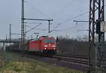 In Lintorf geriet mir die 185 279-7 am Samstag den 10.2.2018 mit einem Schiebwandwagenzug gen Süden fahrend vors Objektiv.