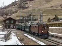 GV-Fahrt der Dampffreunde der RhB am 17. März 2018 von Chur nach Bergün und zurück mit der Ge 4/6 353.<br>
Abwarten der Kreuzung mit dem RE in Alvaneu.