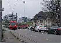 Auch dieses Sujet wird es in naher Zukunft nicht mehr geben: Die hier zu sehende Zug wird verschrottet und die Bahnhofseinfahrt in Teufen wird umgestaltet (Kreisverkehr/Bürgersteige/Kreuzungsgleise).
17. März 2018