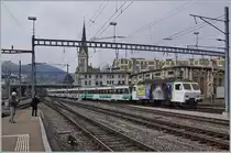 Der ausfahrende VAE 2568 mit seinen zwei Re 4/4 IV verlässt St.Gallen, das Bild zeigt die schiebende Re 91 85 4 446 015-0 CH-SOB, die führende Lok Re 9185 4 446 018-4 CH SOB ist hier nicht zu sehen. 
Der Voralpen Express bot einen gelungen Beginn für unser kleinen BB.de Treffen in St.Gallen. 
17. März 2018