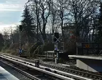 Auf der S2 bei Buckauer Chaussee ist es mit den HL Signalen bald vorbei. Nun wird auch hier das KS Signalsystem das Hl Signalsystem ablösen. 

Berlin Marienfelde 08.01.2018