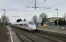 ICE Amsterdam der NS durchf�hrt hier am fr�hen Nachmittag Rheydt Hbf durch Gleis3 in Richtung K�ln. Sonntag 18.3.2018