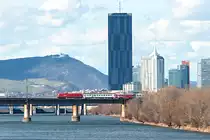 REX 2518 überquert die neue Donau in Wien. Das Foto entstand am 13.03.2018.