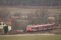  Teleblick   auf RE 5 in der unteren Niederauer Kurve. 22.03.2018 10:00 Uhr.