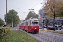 Wien Wiener Linien SL 6 (E1 4524 + c3 1261) VII, Neubau / XV, Rudolfsheim-Fünfhaus, Neubaugürtel / Felberstraße am 19. Oktober 2010. - Scan eines Farbnegativs. Film: Fuji S-200. Kamera: Leica C2.