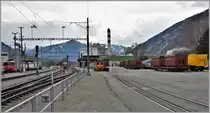 Ge 4/4 II 615  Klosters  mit Valserwasserwagen ist aus Ilanz eingetroffen, ABe 8/12 3514 befindet sich auf Probefahrt mit einem neuen Steuerwagen und Tm 2/2 93 wartet auf Arbeit. Untervaz-Trimmis (15.03.2018)
