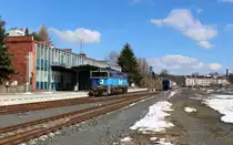 750 079-6 mit einem Messwagen zu sehen am 21.03.18 in Aš beim umsetzen.