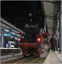 Angekommen!
Die prächtige 01 202 hat mit ihrem langen Extrazug Locarno erreicht.
20. März 2018