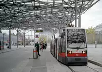 Wien Wiener Linien SL O (A 10) II, Leopoldstadt, Praterstern am 19. Oktober 2010. - Scan eines Farbnegativs. Film: Fuji S-200. Kamera: Leica C2.