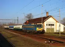 Ein seltener Gast in Komárno, in der Slowakei: 630 012 mit dem MÁV Nosztalgia Sonderzug  PIVO Express  bei der Einfahrt in Komárno. Die Reiseziel war: Brno.
Komárno, 24.03.2018. 