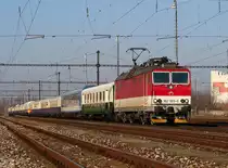 362 003 mit dem  PIVO Express  bei der Ausfahrt von Bf. Komárno (in der Slowakei).
24.03.2018.