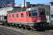 Re 620 009-1  Uzwil  beim Halt in Brugg am 24.03.2018 wo sie dem Interregio nach Zürich HB den Vortritt lassen musste.