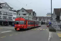 Anlässlich der bevorstehenden Stilllegung des letzten Zahnradabschnittes auf dem Stammnetz der Appenzeller Bahnen und damit auch der Ablösung der Zahnradtriebwagen traf ich mich mit mit Olli, Peter, Stefan und Walter am 17.03.2018 zu einem Mini-Bahnbildertreffen in St. Gallen bzw. dem Appenzeller Land: Mit dem Steuerwagen ABt 115 an der Spitze durchfährt BDeh 4/4 14 Teuffen in Richtung St. Gallen