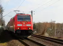 146 281 DB kommt mit dem RE6 von Köln/Bonn-Flughafen nach Minden/Westfalen und kommt aus Richtung Köln,Dormagen,Nievenheim,Neuss-Allerheiligen,Neuss-Norf und fährt durch Neuss-Süd in Richtung Neuss-Hbf.
Aufgenommen am Bahnhof von Neuss-Süd. 
Bei Sonnenschein am 24.3.2018.