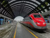 ETR 500 50-B nach Venezia S. Lucia im Bahnhof Milano Centrale, 18.03.2018.