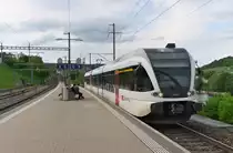SBB Thurbo RABe 526 752-1 als S33 nach Winterthur bei der Einfahrt in Neuhausen ( Rheinfallbahn) am 14.05.2015