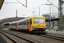 Der 628/629 072 a/b der HLB steht am 23.03.2018 als Regionalbahn 90 (RB 61564) im Bahnhof Limburg (Lahn). Der VT72 (Baujahr 1995) ist der einzige nicht barrierefreie Triebwagen auf der Westerwaldbahn. Der in Siegen beheimatete Triebwagen hat einen eintägigen Umlauf mit drei Fahrten und steht nachts in Westerburg abgestellt.