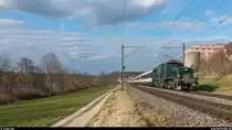 Für die Überführung des Schul- und Erlebniszuges der SBB zwischen zwei Standorten ist in der Regel SBB Historic zuständig. Am 23. März 2018 wurde dafür zwischen Brugg und Olten die Ce 6/8 III 14305 eingesetzt, welche 2016/17 in Meiningen eine Fahrwerksrevision erhalten hat. Die Aufnahme entstand zwischen Schinznach Bad und Holderbank.