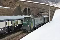 Gotthard-Pararellfahrt: Links sind die BR 01 202 des Vereins Pacifics 01 202 mit einem langem Dampfzug und die ETCS-2-taugliche SBB Re 420 325-3 am Zugschluss unterwegs, und rechts sind die Gottharddampflok C 5/6 2969 mit ihrem kürzeren Dampfzug und der Ae 4/7 10976 am Zugschluss, zwischen Airolo und Ambrì-Piotta auf der Gotthard-Südrampe, unterwegs.

20. März 2018