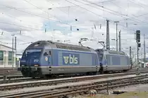 Doppeltraktion, mit den BLS Loks 465 012-3 und 465 017-2 werden in der Abstellanlage beim Badischen Bahnhof abgestellt. Die Aufnahme stammt vom 16.03.2018.