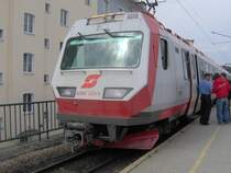 Ein �BB Triebzug Br 4090 der Mariazellerbahn steht im Bahnhof St. P�lten am 24.06.06