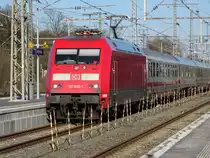 101 046-1 mit dem IC nach Amsterdam Centraal im Bahnhof von Bad Bentheim. Aufgenommen im März 2018