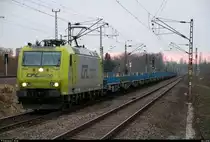 185 534-5 der CFL Cargo Deutschland GmbH als leerer Flachwagenzug durchfährt den Hp Halle Rosengarten auf der Bahnstrecke Halle–Hann. Münden (KBS 590) Richtung Halle (Saale). [18.2.2018 | 17:05 Uhr]