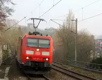185 077-5 DB kommt aus Richtung Aachen-West mit einem LKW-Zug aus Zeebrugge-Ramskapelle(B) nach Novara(I) und fährt durch Aachen-Schanz in Richtung Aachen-Hbf,Aachen-Rothe-Erde,Stolberg-Hbf(Rheinland)Eschweiler-Hbf,Langerwehe,Düren,Merzenich,Buir,Horrem,Kerpen-Köln-Ehrenfeld,Köln-West,Köln-Süd. 
Aufgenommen vom Bahnsteig von Aachen-Schanz.
Bei Sonnenschein am Morgen vom 26.3.2018.