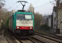 186 206-9 Ex Cobra 2814 von Railtraxx  kommt aus Richtung Aachen-West mit einem einem Autozug aus Belgien nach Sankt-Valentin(A) und fährt durch Aachen-Schanz in Richtung Aachen-Hbf,Aachen-Rothe-Erde,Stolberg-Hbf(Rheinland)Eschweiler-Hbf,Langerwehe,Düren,Merzenich,Buir,Horrem,Kerpen-Köln-Ehrenfeld,Köln-West,Köln-Süd. 
Aufgenommen vom Bahnsteig von Aachen-Schanz. 
Bei Sonnenschein am Morgen vom 26.3.2018.