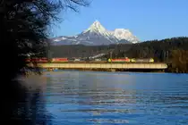 Heroisch ging es am späten Nachmittag des 04. März 2018 dann noch im unteren Inntal zur Sache, als der TEC 43143 von einem Leitwolf unter heldenhafter Unterstützung nach Verona Q.E. befördert wurde. Bei Langkampfen konnte ich 193 554 und 557 mit ihrem KLV-Zug bei der Überquerung des Inns dokumentieren.