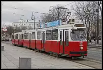 Triebwagen 4064, Linie 2, Dr. Karl Renner Ring am 14.03.2018.