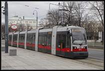 Triebwagen 653, Linie 71, Dr. Karl Renner Ring am 14.03.2018.